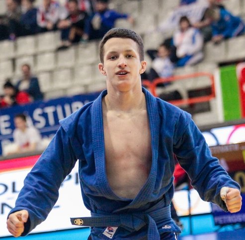Свердловский самбист завоевал серебро на чемпионате Европы в Испании