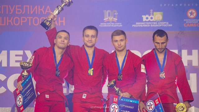 Двенадцать медалей выиграли самбисты из Верхней Пышмы на международном турнире Гран-при в Уфе