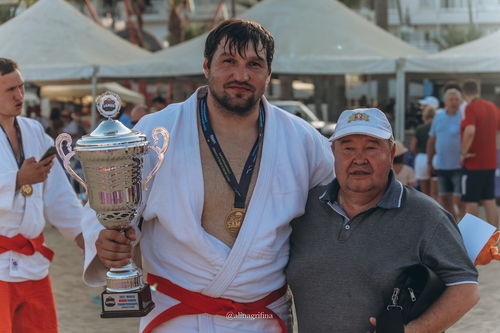 Артур Хапцев - чемпион мира по пляжному самбо