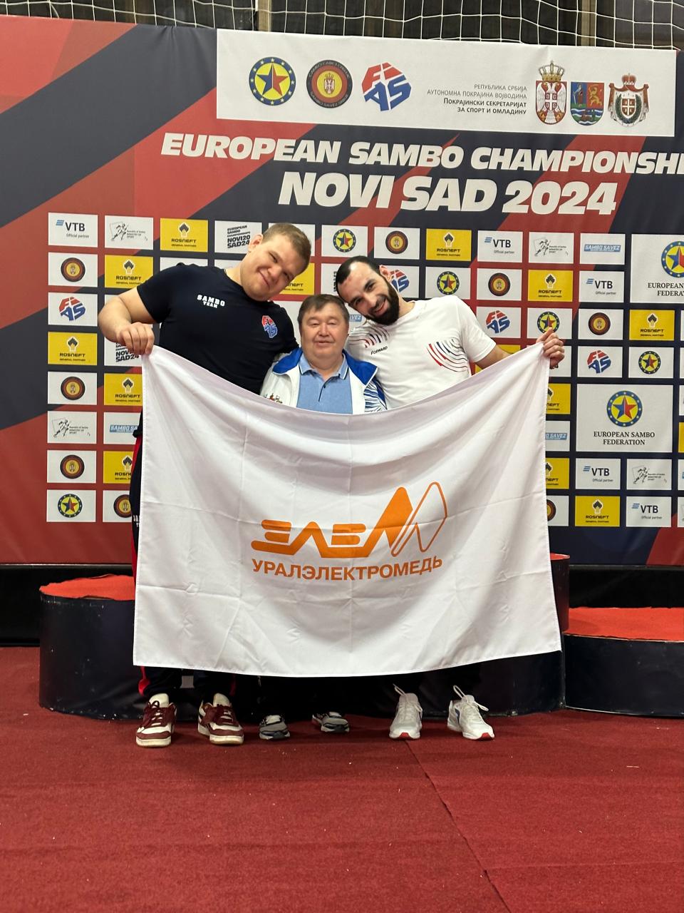 Самбисты УГМК отмечают победу на чемпионате Европы