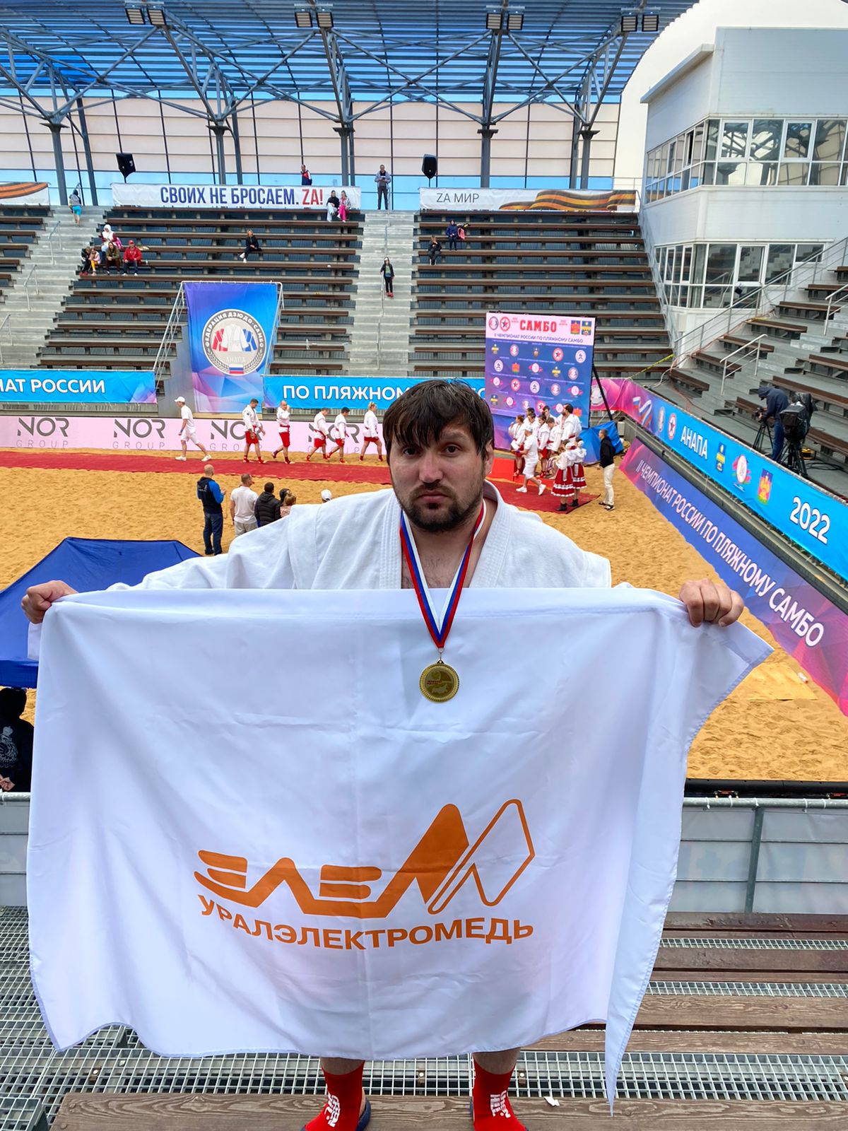 Артур Хапцев второй год подряд выиграл чемпионат России по пляжному самбо