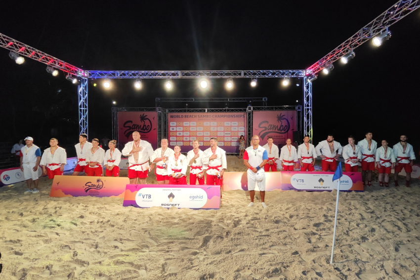 Спортсмены из Верхней Пышмы привезли «золото» и «бронзу» с чемпионата мира по пляжному самбо в Доминикане 
